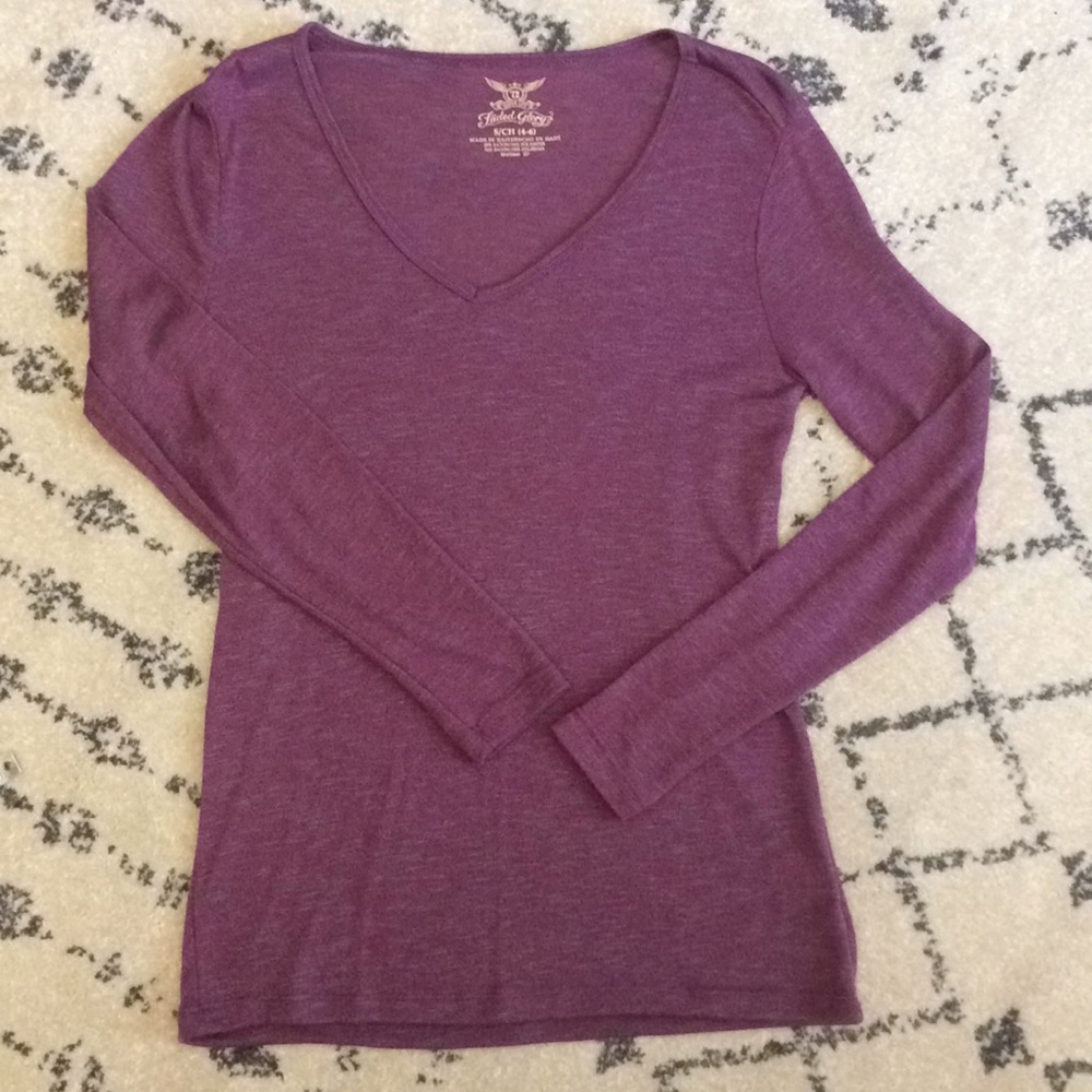 NWOT - Faded Glory - V-neck Tee - Size S